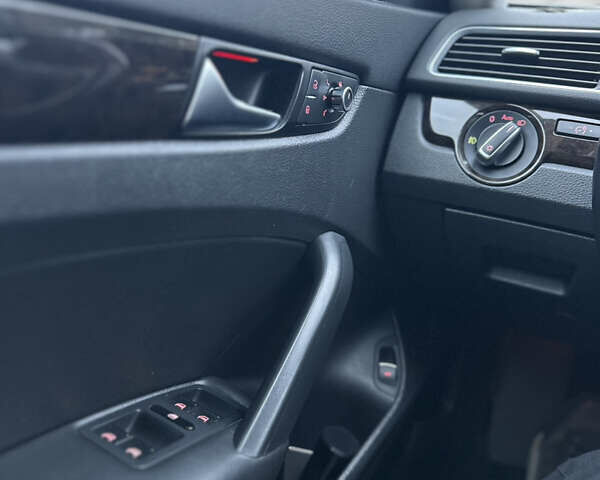 Чорний Фольксваген Пассат, об'ємом двигуна 1.97 л та пробігом 158 тис. км за 13300 $, фото 14 на Automoto.ua