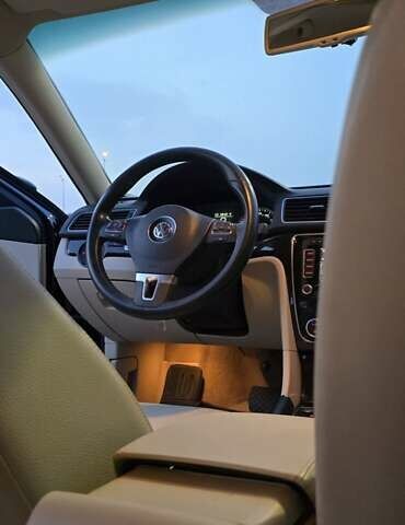 Чорний Фольксваген Пассат, об'ємом двигуна 2 л та пробігом 146 тис. км за 10800 $, фото 2 на Automoto.ua