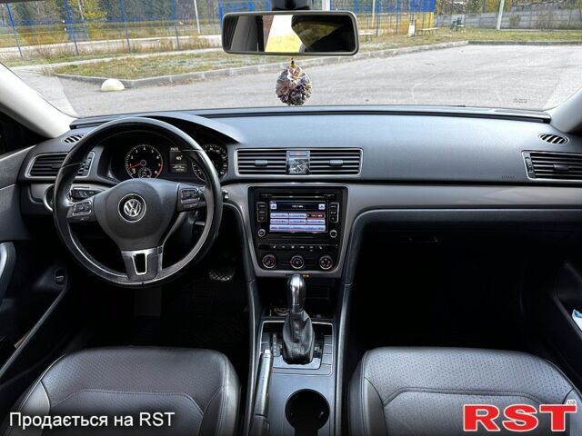 Черный Фольксваген Пассат, объемом двигателя 1.8 л и пробегом 200 тыс. км за 10000 $, фото 2 на Automoto.ua