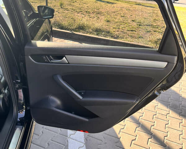 Черный Фольксваген Пассат, объемом двигателя 1.8 л и пробегом 211 тыс. км за 10500 $, фото 22 на Automoto.ua