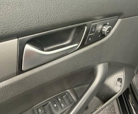 Черный Фольксваген Пассат, объемом двигателя 1.97 л и пробегом 265 тыс. км за 10700 $, фото 20 на Automoto.ua