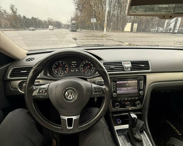 Черный Фольксваген Пассат, объемом двигателя 1.8 л и пробегом 246 тыс. км за 9300 $, фото 7 на Automoto.ua