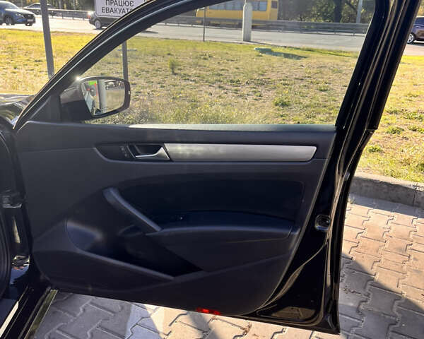 Черный Фольксваген Пассат, объемом двигателя 1.8 л и пробегом 211 тыс. км за 10500 $, фото 23 на Automoto.ua