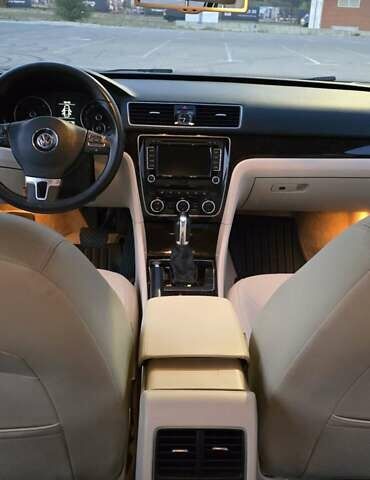 Чорний Фольксваген Пассат, об'ємом двигуна 2 л та пробігом 146 тис. км за 10800 $, фото 4 на Automoto.ua