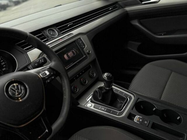 Черный Фольксваген Пассат, объемом двигателя 1.6 л и пробегом 345 тыс. км за 9700 $, фото 4 на Automoto.ua