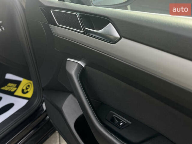 Черный Фольксваген Пассат, объемом двигателя 1.97 л и пробегом 230 тыс. км за 16800 $, фото 23 на Automoto.ua