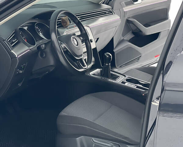 Черный Фольксваген Пассат, объемом двигателя 1.6 л и пробегом 306 тыс. км за 10900 $, фото 7 на Automoto.ua