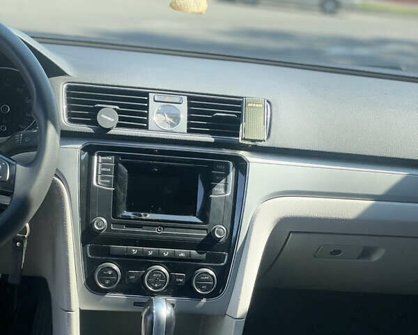 Черный Фольксваген Пассат, объемом двигателя 1.8 л и пробегом 241 тыс. км за 10500 $, фото 12 на Automoto.ua