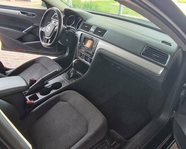 Черный Фольксваген Пассат, объемом двигателя 1.8 л и пробегом 215 тыс. км за 11800 $, фото 11 на Automoto.ua