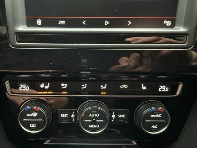 Черный Фольксваген Пассат, объемом двигателя 2 л и пробегом 237 тыс. км за 16700 $, фото 15 на Automoto.ua