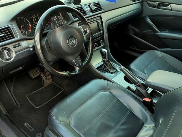 Черный Фольксваген Пассат, объемом двигателя 2 л и пробегом 295 тыс. км за 12320 $, фото 4 на Automoto.ua