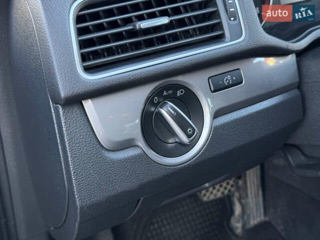 Черный Фольксваген Пассат, объемом двигателя 1.8 л и пробегом 222 тыс. км за 8999 $, фото 23 на Automoto.ua