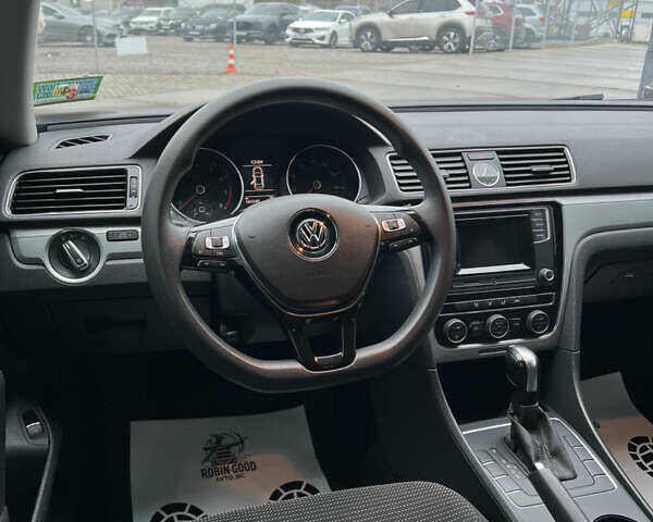 Черный Фольксваген Пассат, объемом двигателя 1.8 л и пробегом 161 тыс. км за 12300 $, фото 13 на Automoto.ua