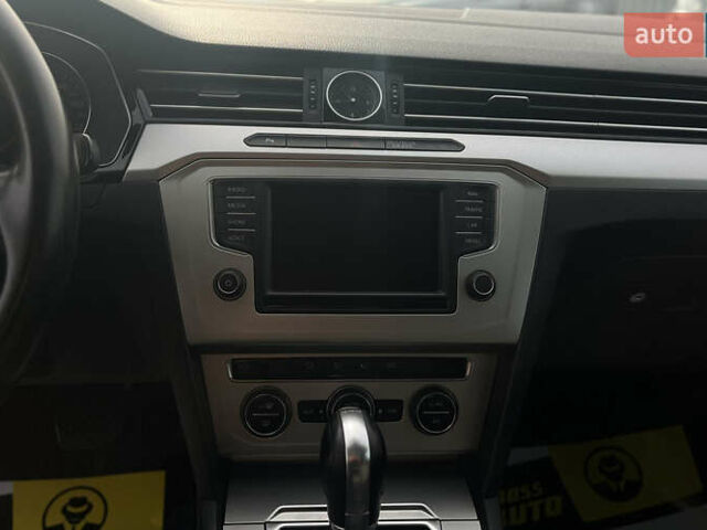 Черный Фольксваген Пассат, объемом двигателя 1.97 л и пробегом 230 тыс. км за 16800 $, фото 16 на Automoto.ua