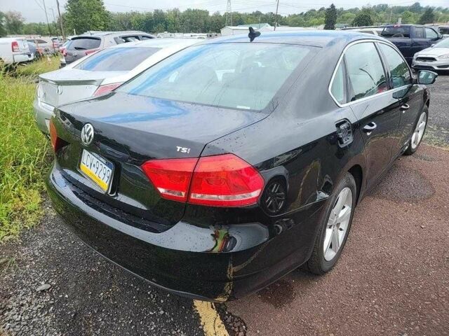 Черный Фольксваген Пассат, объемом двигателя 1.8 л и пробегом 90 тыс. км за 2100 $, фото 1 на Automoto.ua