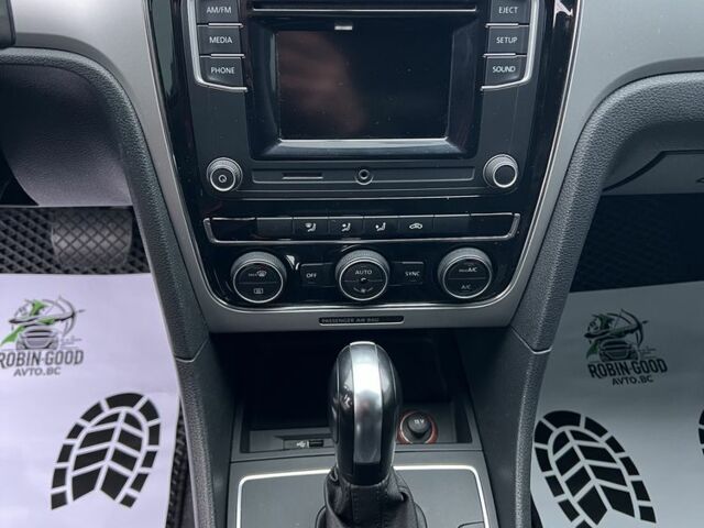 Черный Фольксваген Пассат, объемом двигателя 1.8 л и пробегом 161 тыс. км за 12300 $, фото 19 на Automoto.ua