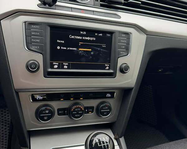 Чорний Фольксваген Пассат, об'ємом двигуна 1.6 л та пробігом 225 тис. км за 14000 $, фото 18 на Automoto.ua