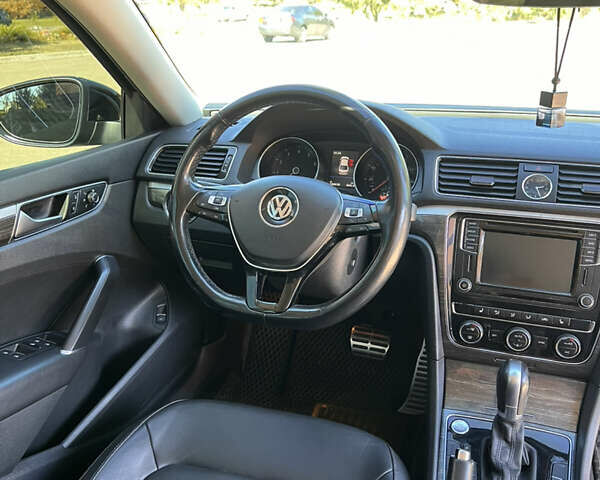 Черный Фольксваген Пассат, объемом двигателя 1.8 л и пробегом 184 тыс. км за 16200 $, фото 17 на Automoto.ua