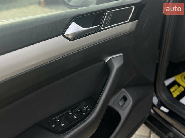 Черный Фольксваген Пассат, объемом двигателя 1.97 л и пробегом 230 тыс. км за 16800 $, фото 24 на Automoto.ua