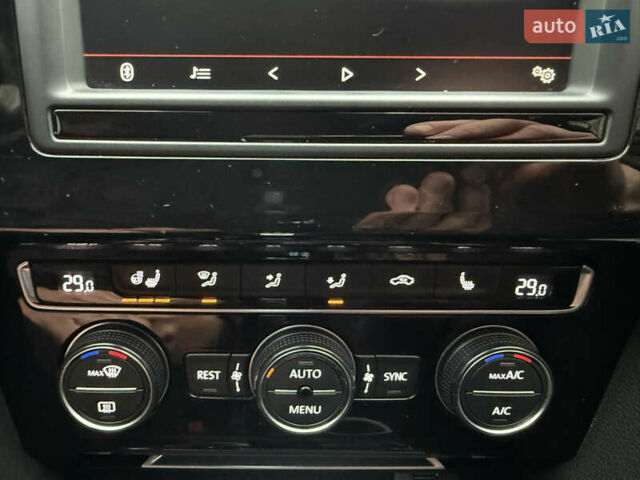 Черный Фольксваген Пассат, объемом двигателя 1.97 л и пробегом 237 тыс. км за 16700 $, фото 15 на Automoto.ua