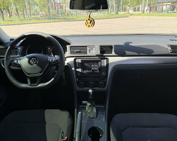 Черный Фольксваген Пассат, объемом двигателя 1.8 л и пробегом 176 тыс. км за 12600 $, фото 9 на Automoto.ua