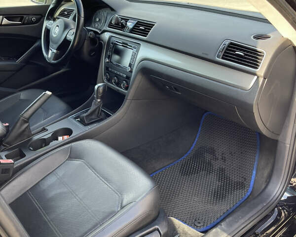 Черный Фольксваген Пассат, объемом двигателя 1.8 л и пробегом 195 тыс. км за 12500 $, фото 11 на Automoto.ua