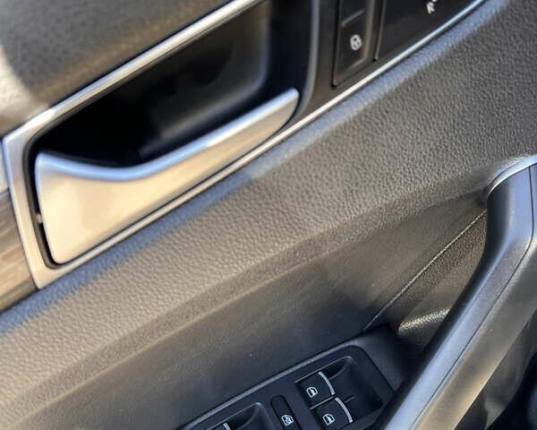 Черный Фольксваген Пассат, объемом двигателя 1.8 л и пробегом 184 тыс. км за 16200 $, фото 13 на Automoto.ua