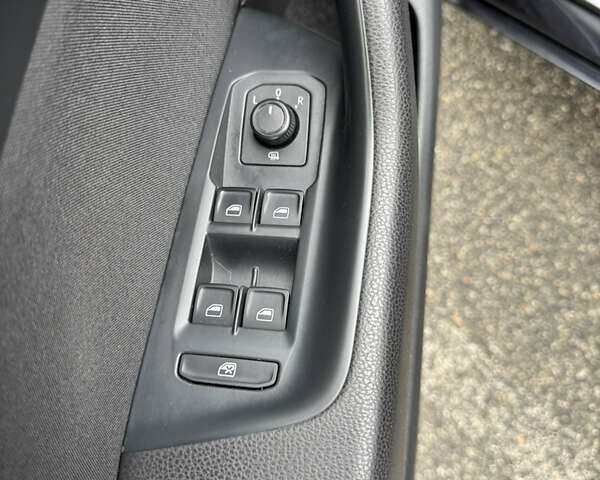 Чорний Фольксваген Пассат, об'ємом двигуна 1.6 л та пробігом 225 тис. км за 14000 $, фото 14 на Automoto.ua