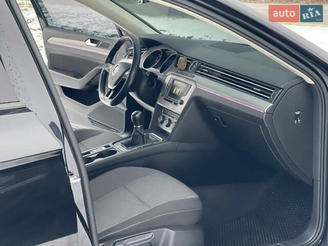 Черный Фольксваген Пассат, объемом двигателя 1.6 л и пробегом 306 тыс. км за 10900 $, фото 17 на Automoto.ua