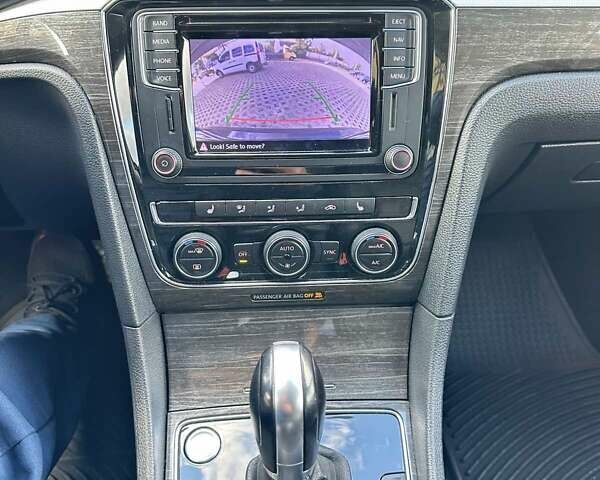 Черный Фольксваген Пассат, объемом двигателя 1.8 л и пробегом 186 тыс. км за 15000 $, фото 11 на Automoto.ua