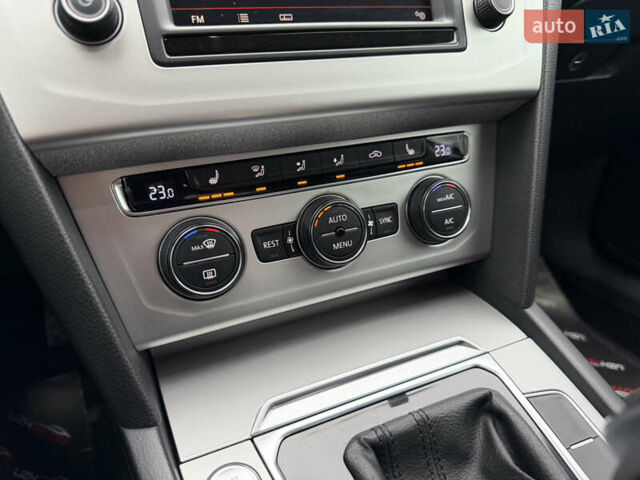 Черный Фольксваген Пассат, объемом двигателя 2 л и пробегом 325 тыс. км за 15500 $, фото 49 на Automoto.ua