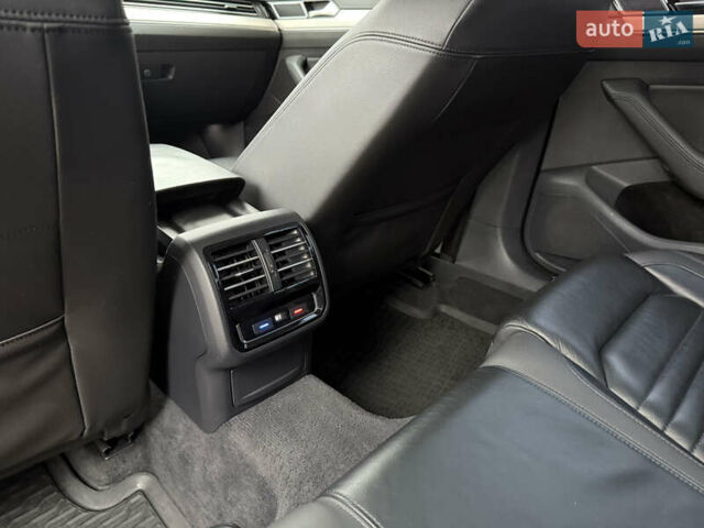 Черный Фольксваген Пассат, объемом двигателя 1.97 л и пробегом 237 тыс. км за 16700 $, фото 11 на Automoto.ua