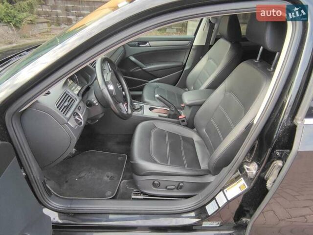 Чорний Фольксваген Пассат, об'ємом двигуна 2 л та пробігом 150 тис. км за 13599 $, фото 6 на Automoto.ua