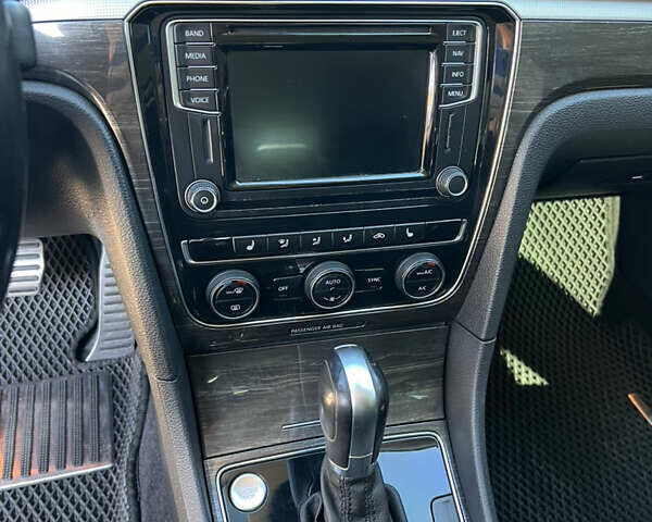 Черный Фольксваген Пассат, объемом двигателя 1.8 л и пробегом 184 тыс. км за 16200 $, фото 10 на Automoto.ua