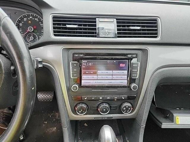 Черный Фольксваген Пассат, объемом двигателя 1.8 л и пробегом 90 тыс. км за 2100 $, фото 2 на Automoto.ua