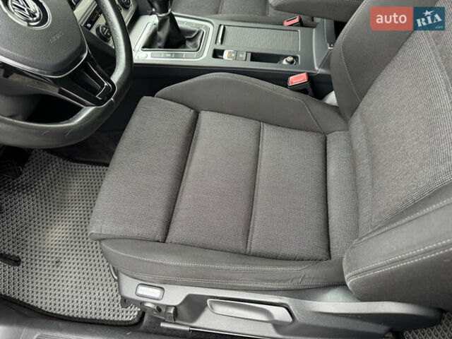 Чорний Фольксваген Пассат, об'ємом двигуна 1.6 л та пробігом 225 тис. км за 14000 $, фото 17 на Automoto.ua