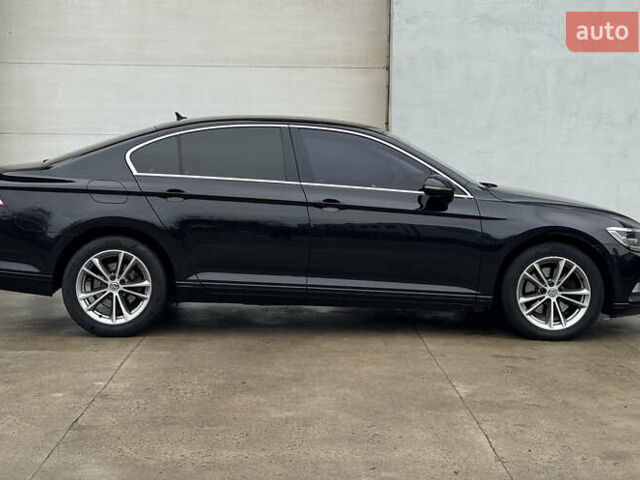 Черный Фольксваген Пассат, объемом двигателя 2 л и пробегом 239 тыс. км за 15300 $, фото 4 на Automoto.ua