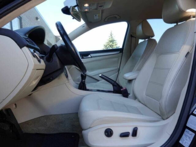 Черный Фольксваген Пассат, объемом двигателя 2 л и пробегом 76 тыс. км за 9300 $, фото 8 на Automoto.ua