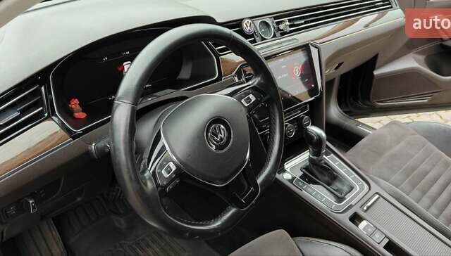 Черный Фольксваген Пассат, объемом двигателя 1.97 л и пробегом 289 тыс. км за 16899 $, фото 8 на Automoto.ua