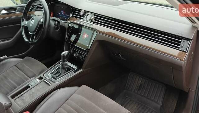 Черный Фольксваген Пассат, объемом двигателя 1.97 л и пробегом 289 тыс. км за 16899 $, фото 7 на Automoto.ua