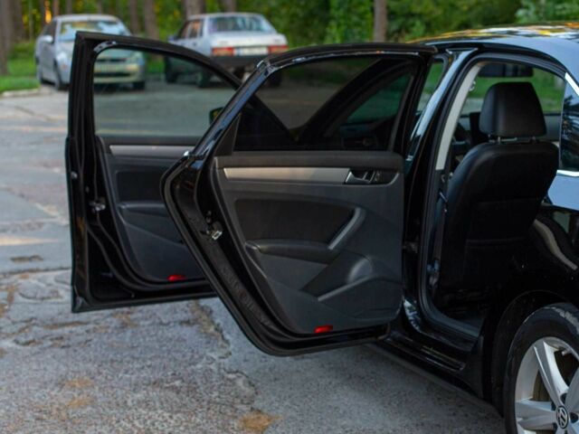 Черный Фольксваген Пассат, объемом двигателя 1.8 л и пробегом 149 тыс. км за 12700 $, фото 5 на Automoto.ua