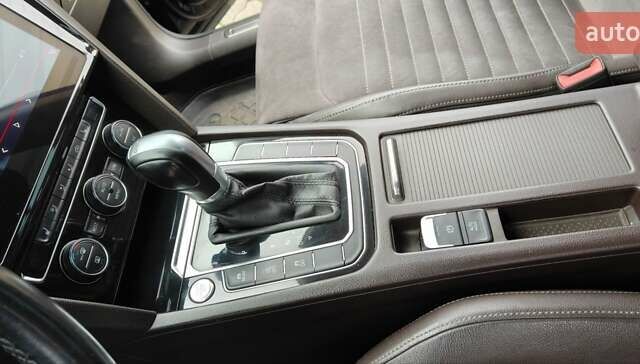 Черный Фольксваген Пассат, объемом двигателя 1.97 л и пробегом 289 тыс. км за 16899 $, фото 9 на Automoto.ua