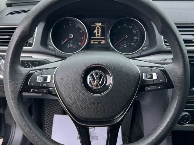 Черный Фольксваген Пассат, объемом двигателя 1.8 л и пробегом 161 тыс. км за 12300 $, фото 20 на Automoto.ua