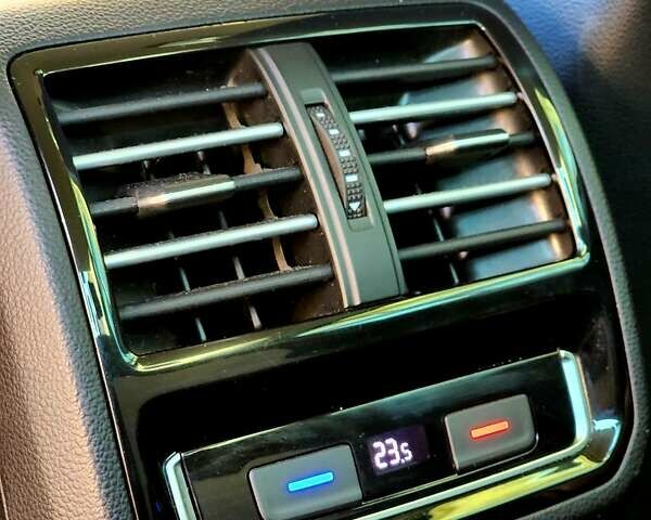 Фольксваген Пассат 2015 в Черновцах на Automoto.ua Черный Фольксваген Пассат, объемом двигателя 1.97 л и пробегом 303 тыс. км за 17100 $, фото 15 на Automoto.ua