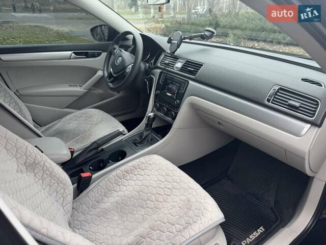 Черный Фольксваген Пассат, объемом двигателя 1.8 л и пробегом 142 тыс. км за 11500 $, фото 5 на Automoto.ua