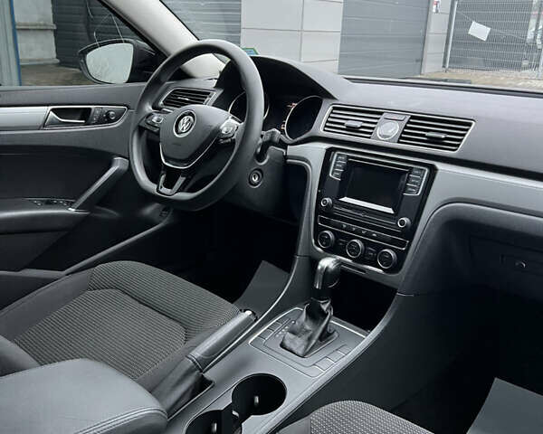 Черный Фольксваген Пассат, объемом двигателя 1.8 л и пробегом 161 тыс. км за 12300 $, фото 15 на Automoto.ua