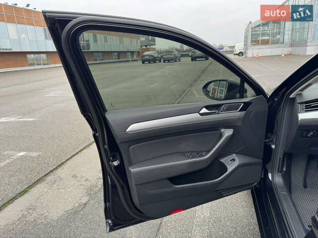 Чорний Фольксваген Пассат, об'ємом двигуна 1.6 л та пробігом 225 тис. км за 14000 $, фото 13 на Automoto.ua