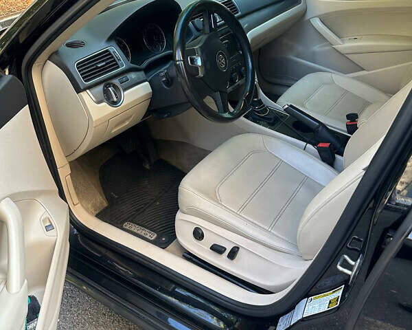 Черный Фольксваген Пассат, объемом двигателя 1.8 л и пробегом 214 тыс. км за 10900 $, фото 5 на Automoto.ua