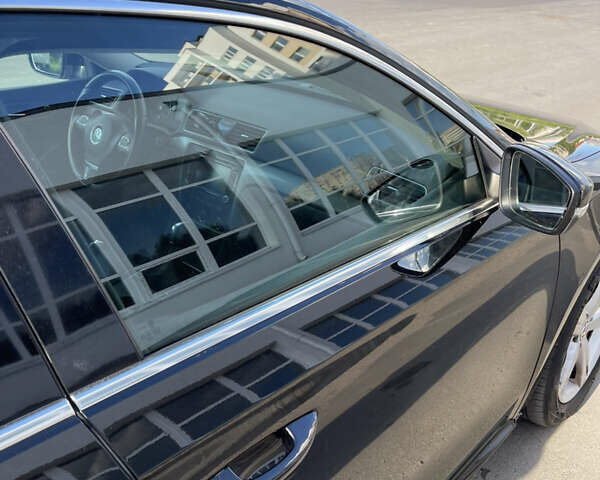 Черный Фольксваген Пассат, объемом двигателя 1.8 л и пробегом 195 тыс. км за 12500 $, фото 10 на Automoto.ua