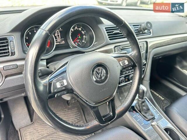 Черный Фольксваген Пассат, объемом двигателя 1.8 л и пробегом 186 тыс. км за 15000 $, фото 10 на Automoto.ua